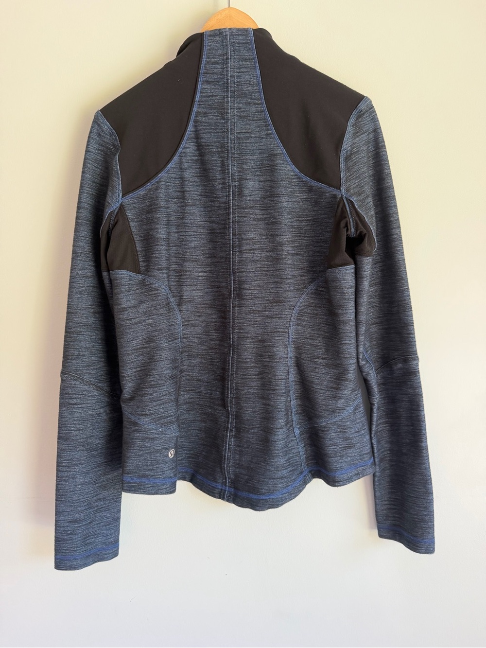 lululemon Forme Jacket Reversible Slub Denim Limitless-Blue/Black Size 12 (L/XL) - Picture 6 of 7